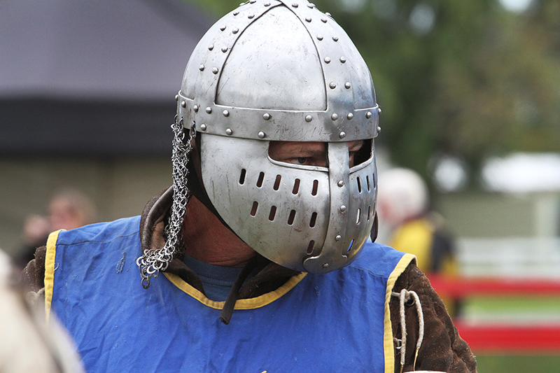 Medieval Market : Swords and Armour : Medieval Fighting : Levin : New Zealand : Richard Moore : Journalist : Photographer :
